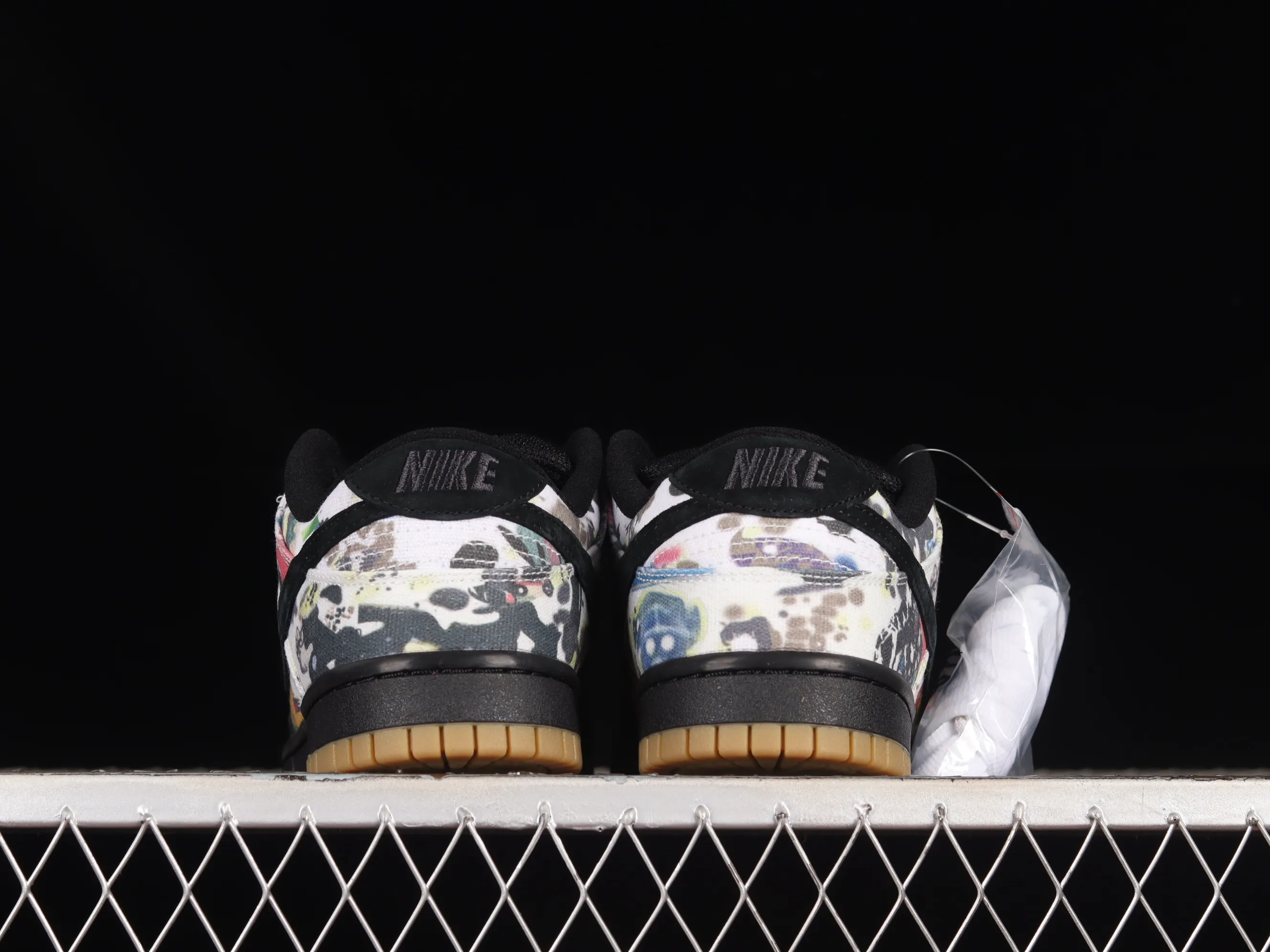 All Categories Nk SB Dunk Series Nk SB Dunk Low Low-top sneakers Pure original version Supreme x Nk SB Dunk Low "Rammellzee" joint model SB low-top sports and leisure sneakers FD8778-001